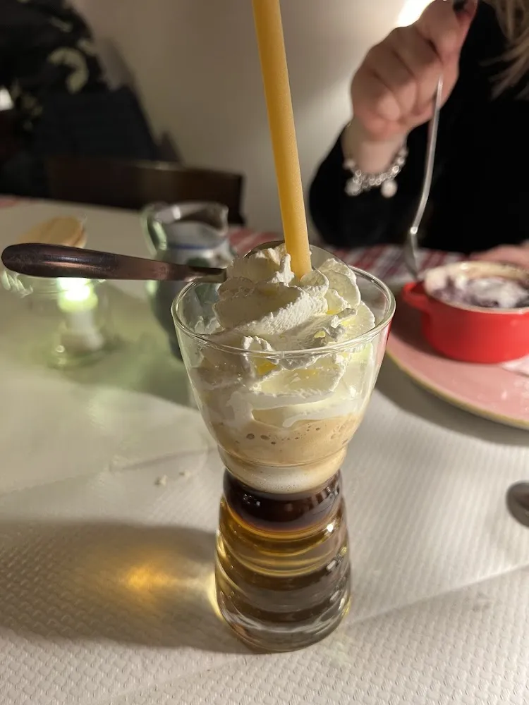 Hum c'est l'heure Du Dessert Et Du Café Gourmand
